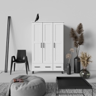 Skandinavská skříň dřevěná SVEG, bílá / šedá, třídveřová, 2 zásuvky - 3