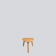 Dubový trojuholníkový kávový stolík CLASSY - 18240